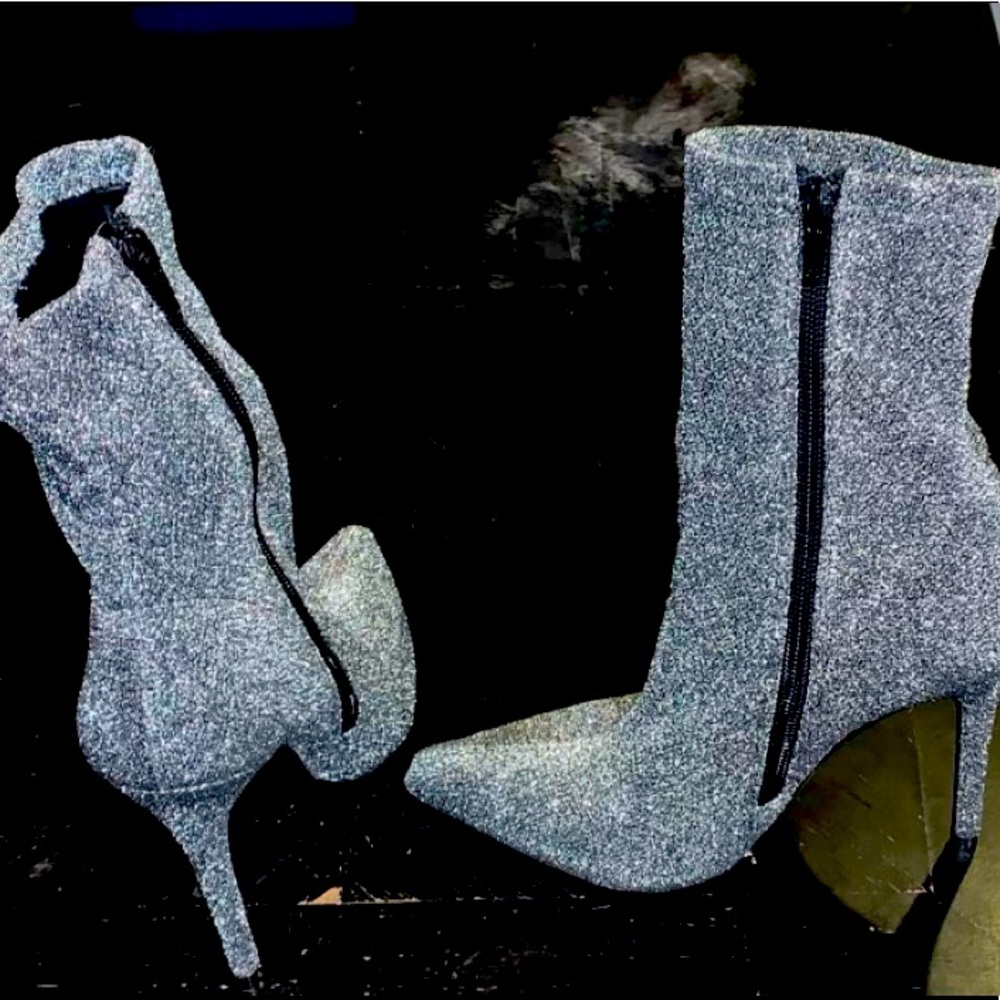 Women’s heel boots. Silver glitter. U.S size 5.5